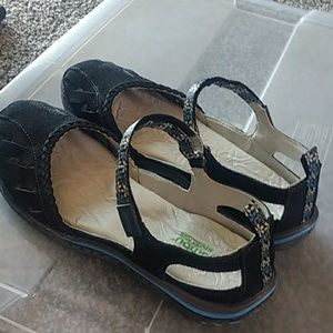 NEW NEVER WORN JAMBU LADIES MARYJANES